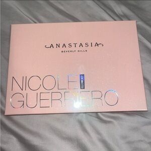 Anastasia Beverly Hills Nicole Guerriero Glow Kit